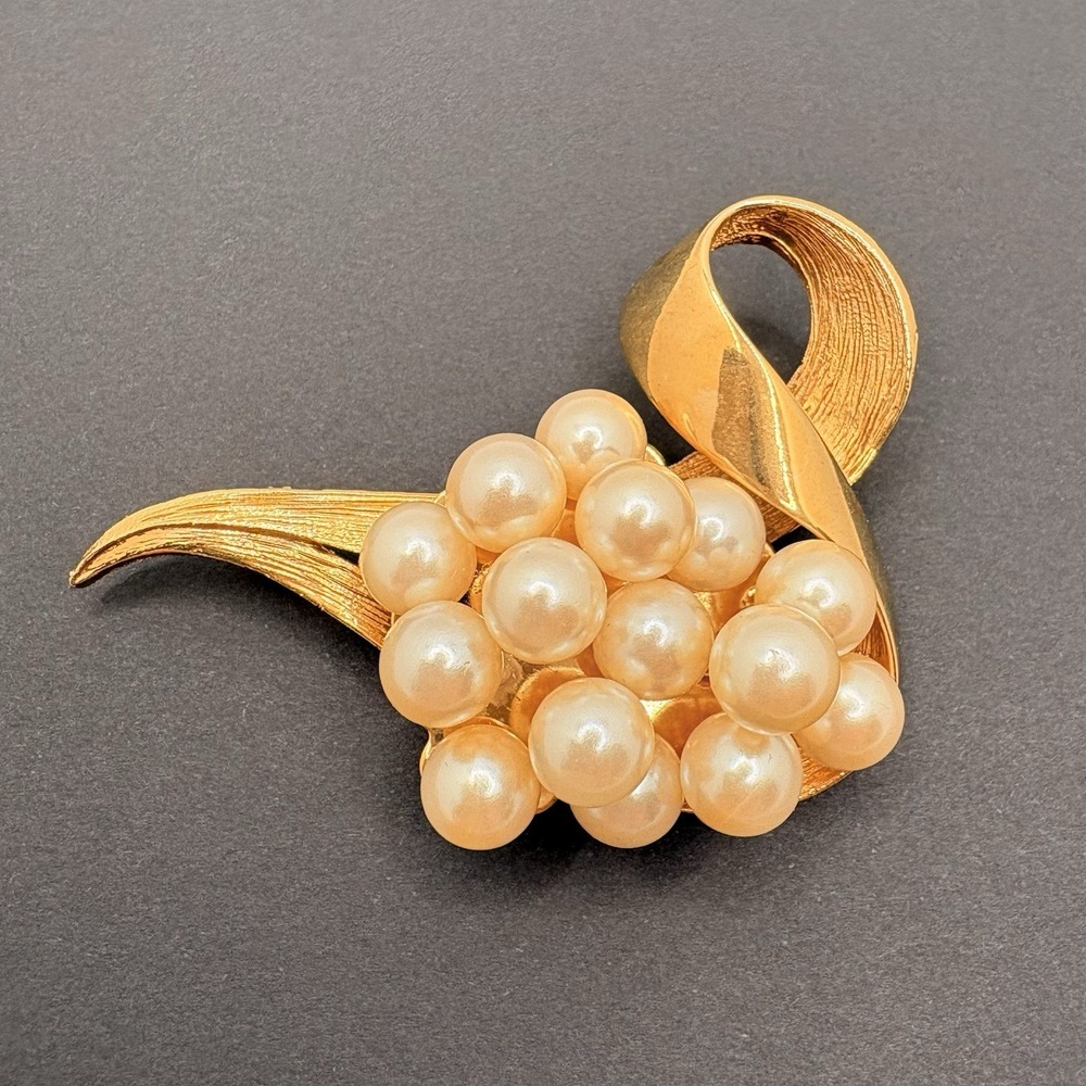 Vintage Faux Pearl‎ Cluster Bouquet Brooch Flower Ribbon MCM Retro Glam 2.5"